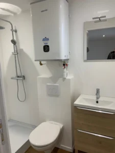 STUDIO EN CONTAINER DE 20 PIEDS 13 M²