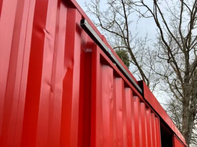 LOCAL DE STOCKAGE EN CONTAINER DE 40 PIEDS AVEC PORTE COULISSANTE