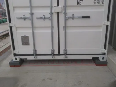 PLAQUE DE CALAGE POUR CONTAINERS SUR SOLS DURS