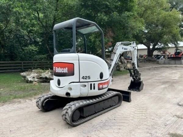 Bobcat 425G, (2008), 2095 heures, 2.7T + 4 Godets – occasion