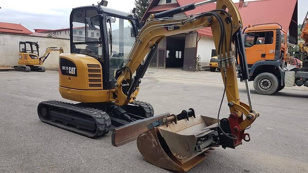 Caterpillar 302.7D CR, (2016), 2000 heures, 2.67T + 3 Godets – occasion