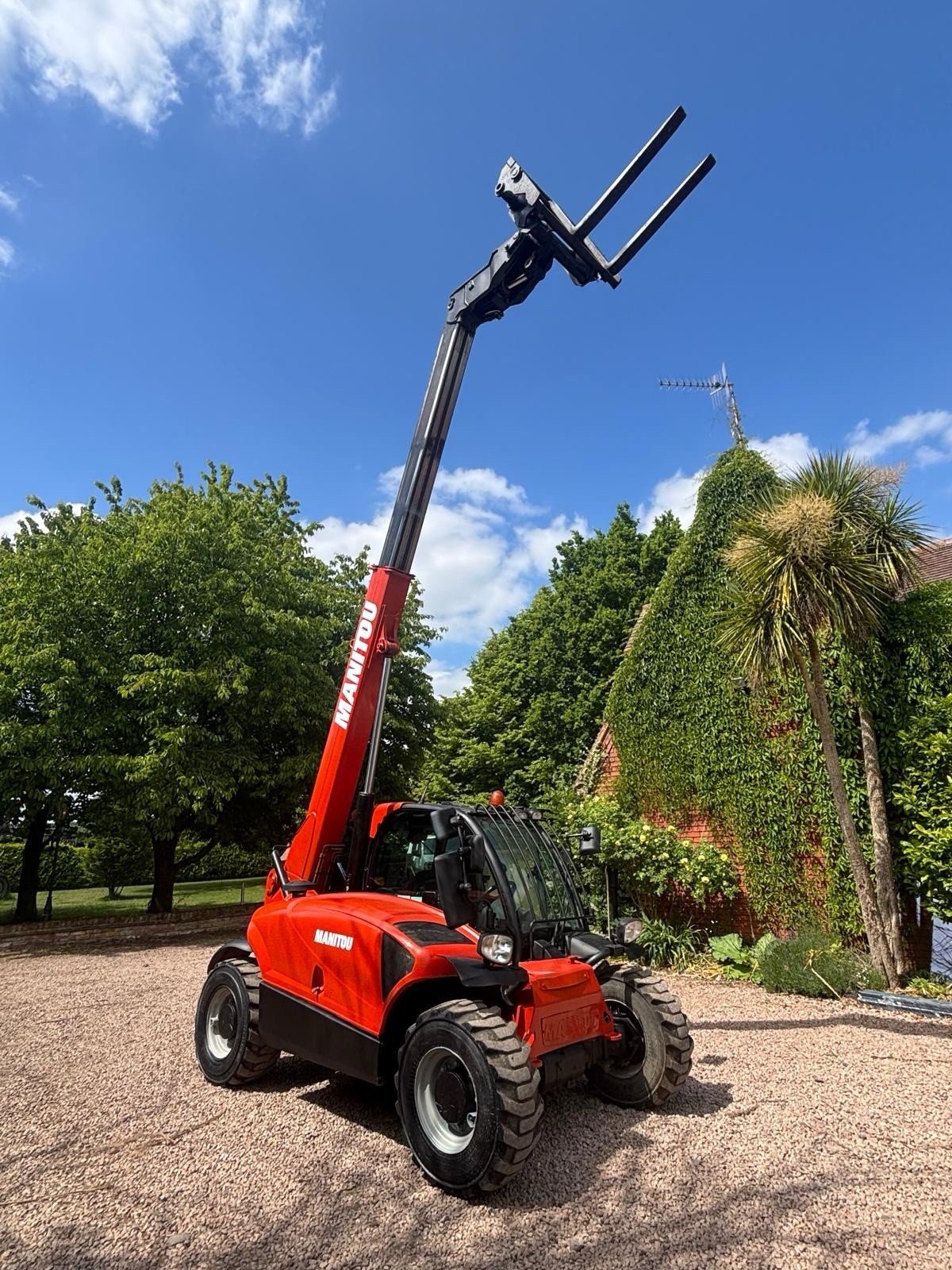 MANITOU MT 625 H COMFORT AVEC ACCESSOIRES