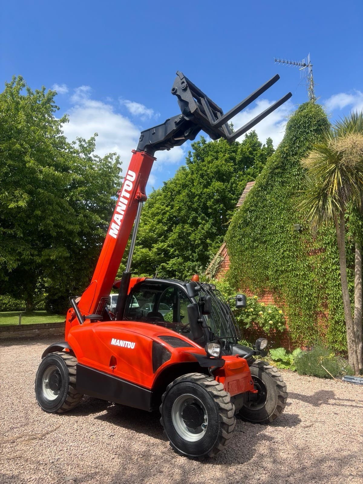 MANITOU MT 625 H COMFORT AVEC ACCESSOIRES