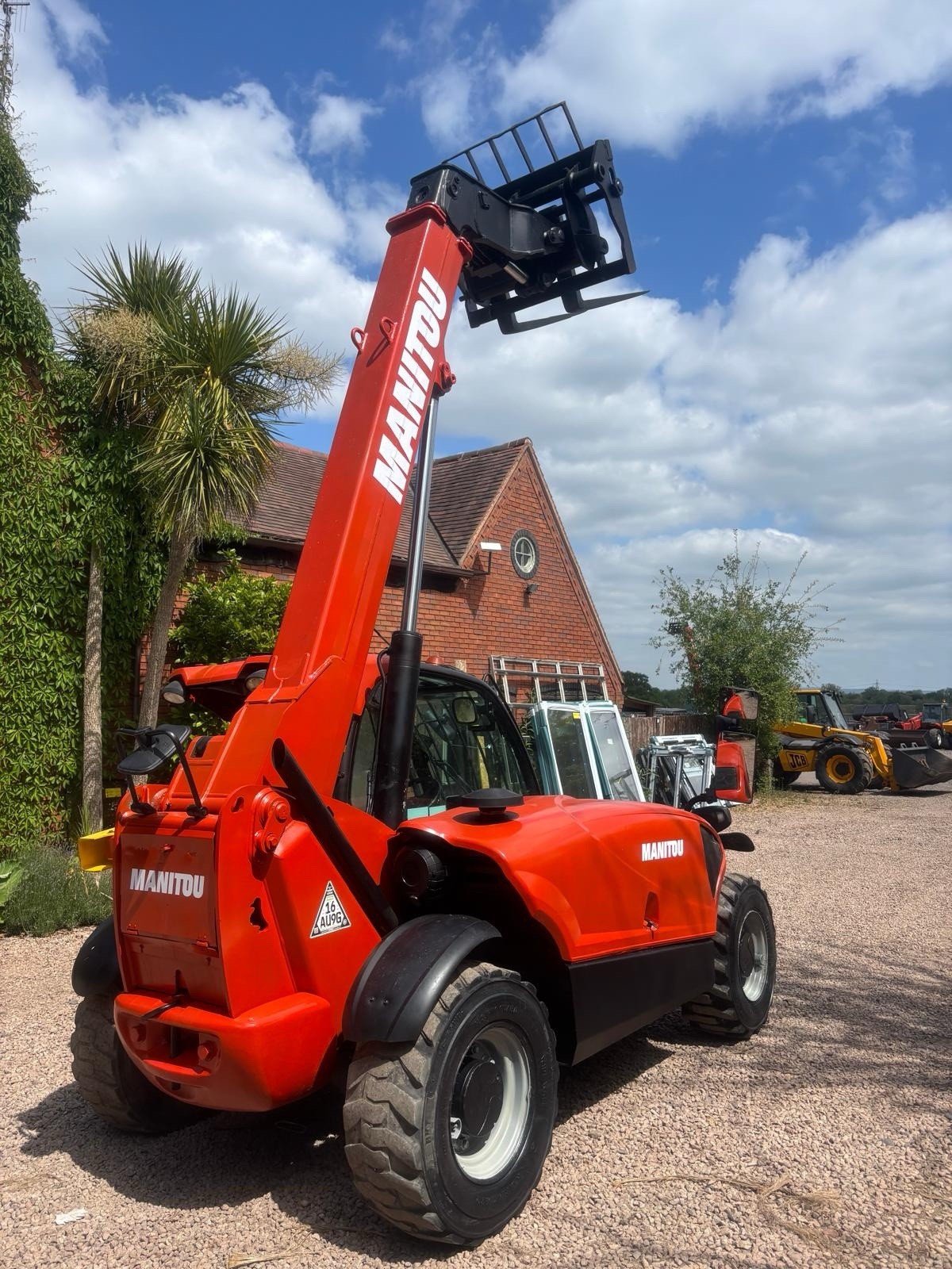 MANITOU MT 625 H COMFORT AVEC ACCESSOIRES