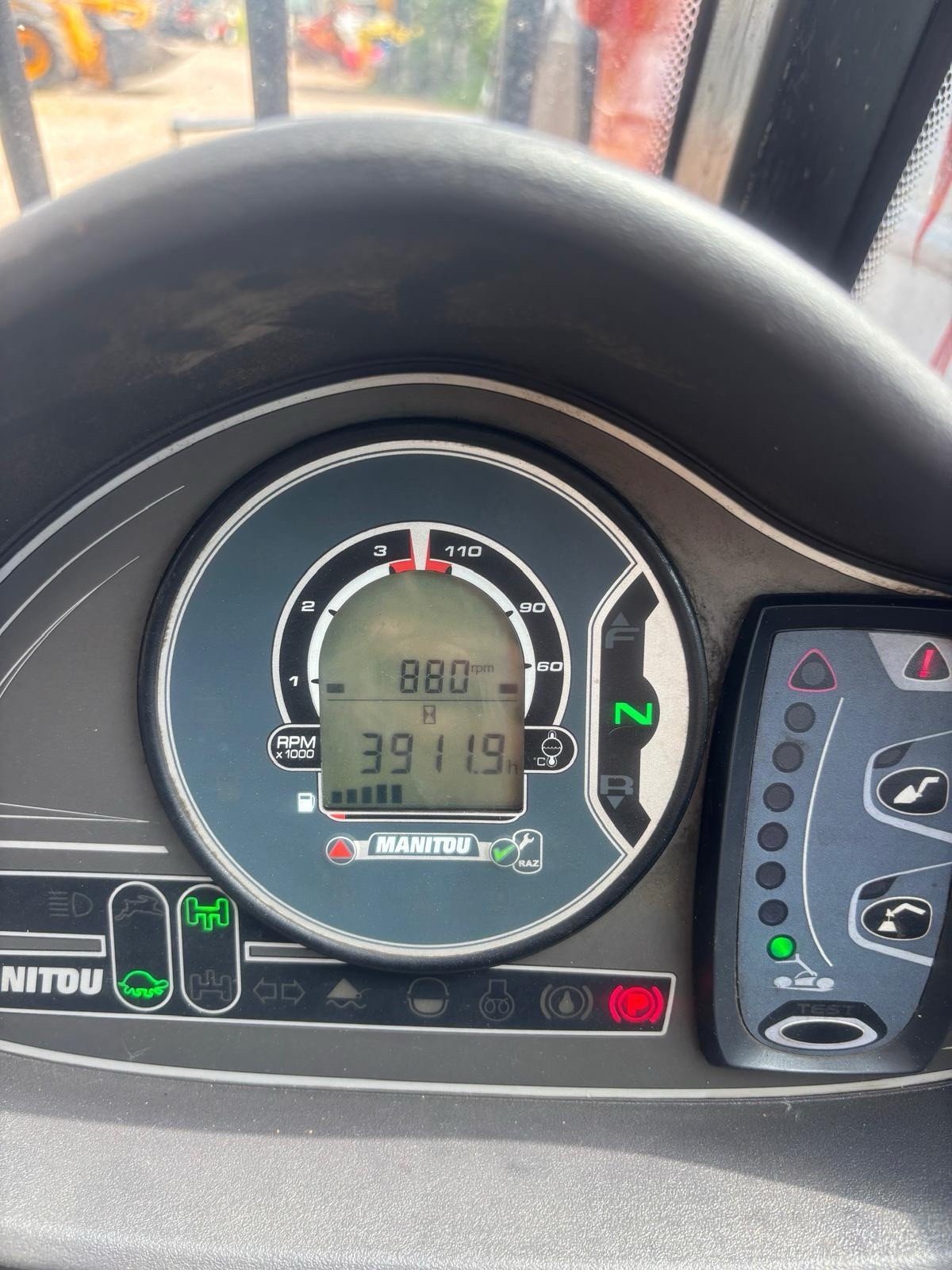 MANITOU MT 625 H COMFORT AVEC ACCESSOIRES