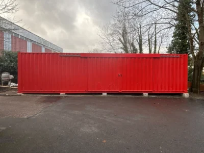 LOCAL DE STOCKAGE EN CONTAINER DE 40 PIEDS AVEC PORTE COULISSANTE