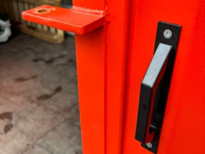 LOCAL DE STOCKAGE EN CONTAINER DE 40 PIEDS AVEC PORTE COULISSANTE