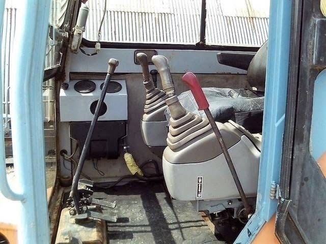 Hitachi EX40, (2000), 4600 heures + 3 Godets – occasion