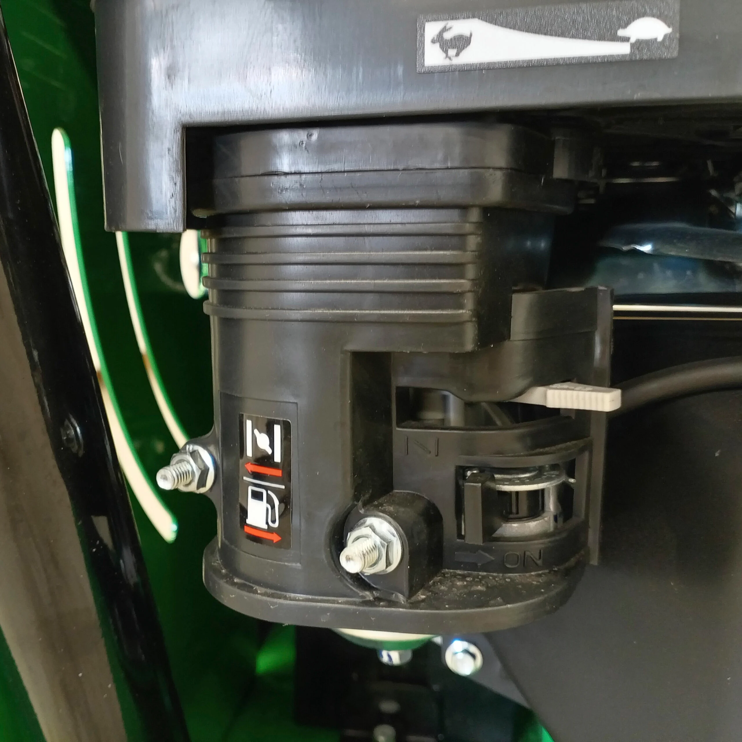 Mini-pelle sur roues Caivu HFT7