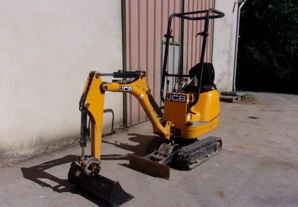 JCB 8008, (2017), 2104 heures, 900Kg – occasion