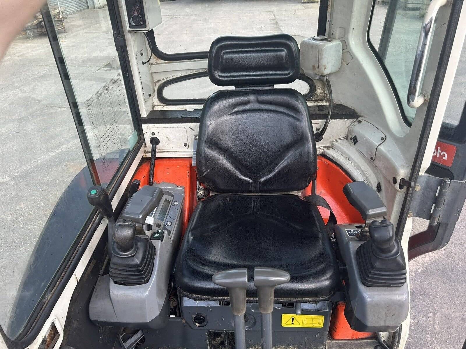Kubota U25-3, (2008), 3600 heures, 2.6T + BRH + 3 Godets – occasion